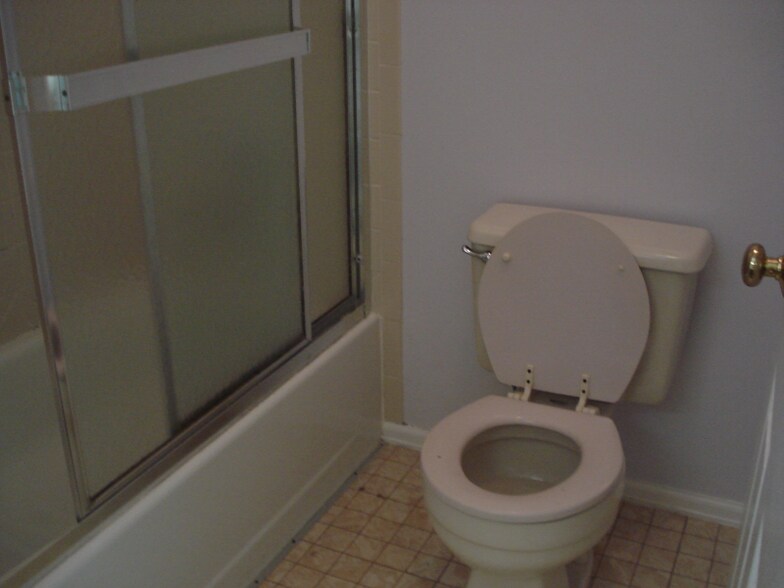 Building Photo - 744 Crown Point Dr