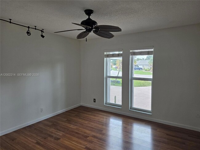 Building Photo - 6975 Bianchini Cir