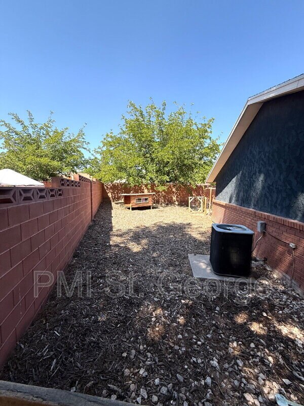 Building Photo - 1149 E Elder Cir