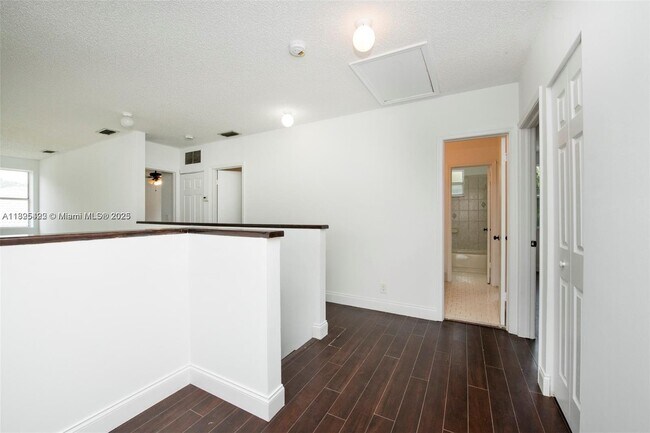 Building Photo - 1127 SW 104th Way