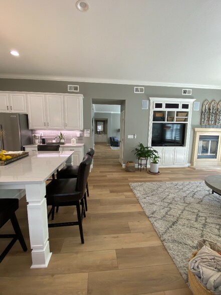 Building Photo - 5195 Equestrian Ct