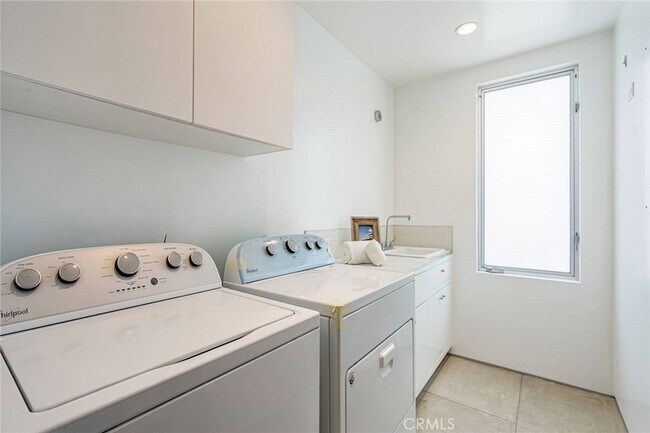 Building Photo - 414 Venice Way