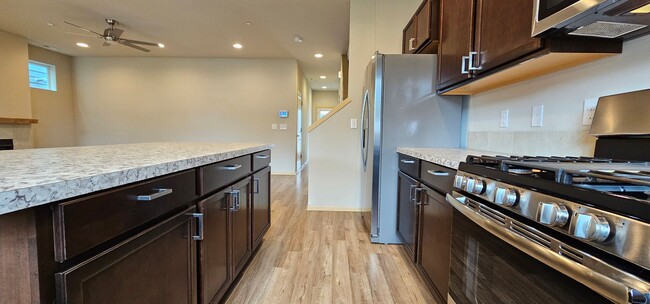 Building Photo - Spacious Bremerton Two-Story