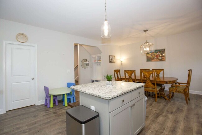 Building Photo - "Spacious 4-Bedroom Gem with 3 Full Baths - 2344 Sq Ft of Comfort on Stackhouse Drive!"