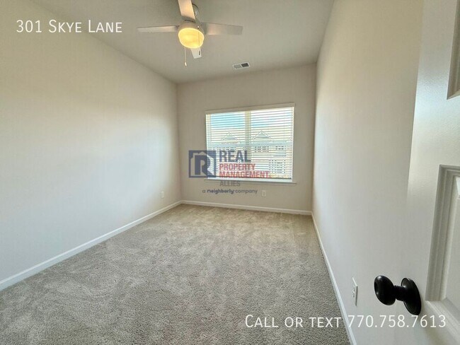 Building Photo - 301 Skye Ln