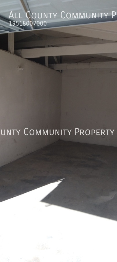 Building Photo - 2 bed, 1.5 bath apartment in 29 Palms!