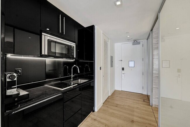 Building Photo - 2201 Collins Ave