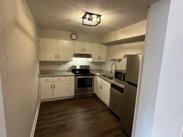 Kitchen - 1825 Saint Julian Pl