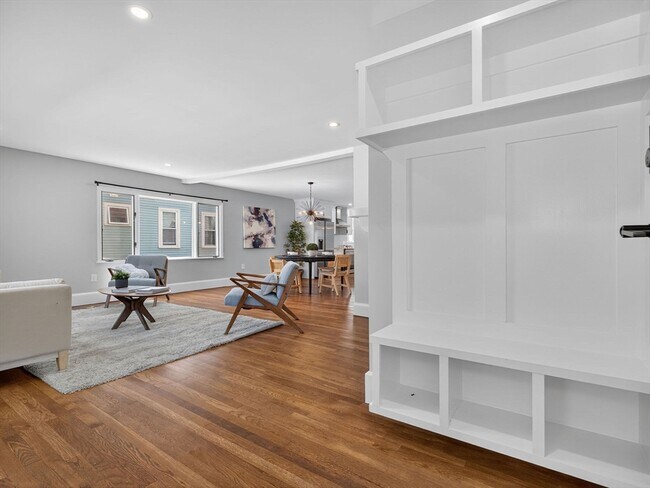 Building Photo - 111 Sharon St