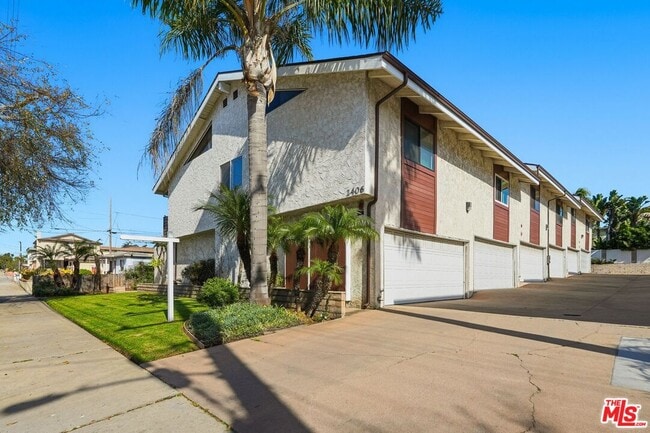 Building Photo - 2406 Aviation Blvd