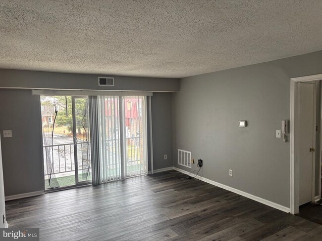 Building Photo - 44 Courtside Dr