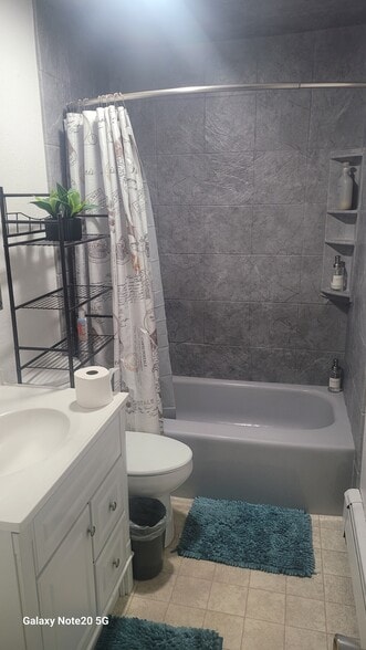 Building Photo - 7001 Sherwood Ave