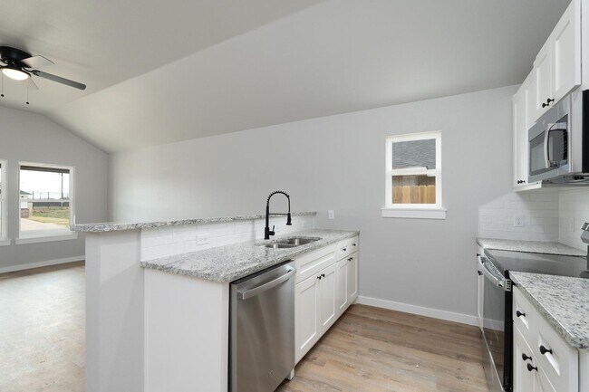 Building Photo - Move-In Ready Gem with No Application Fee!