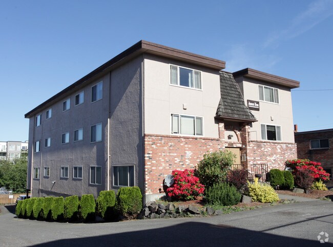 Building Photo - James Bon Apartments