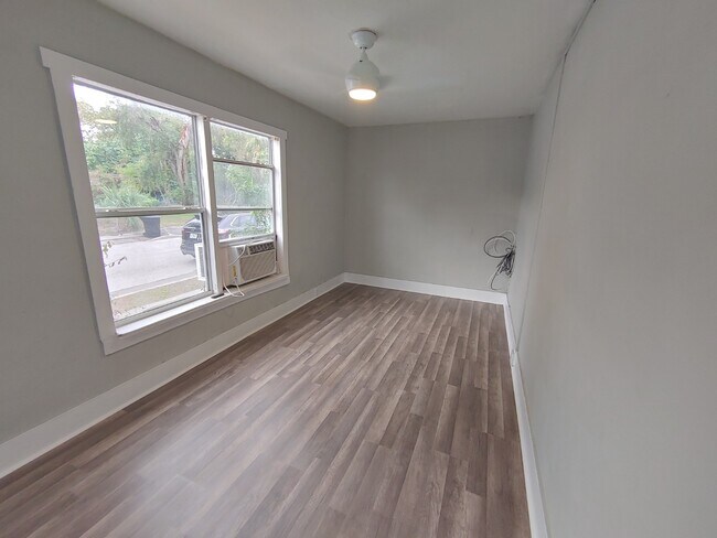 Building Photo - 826 14th St S