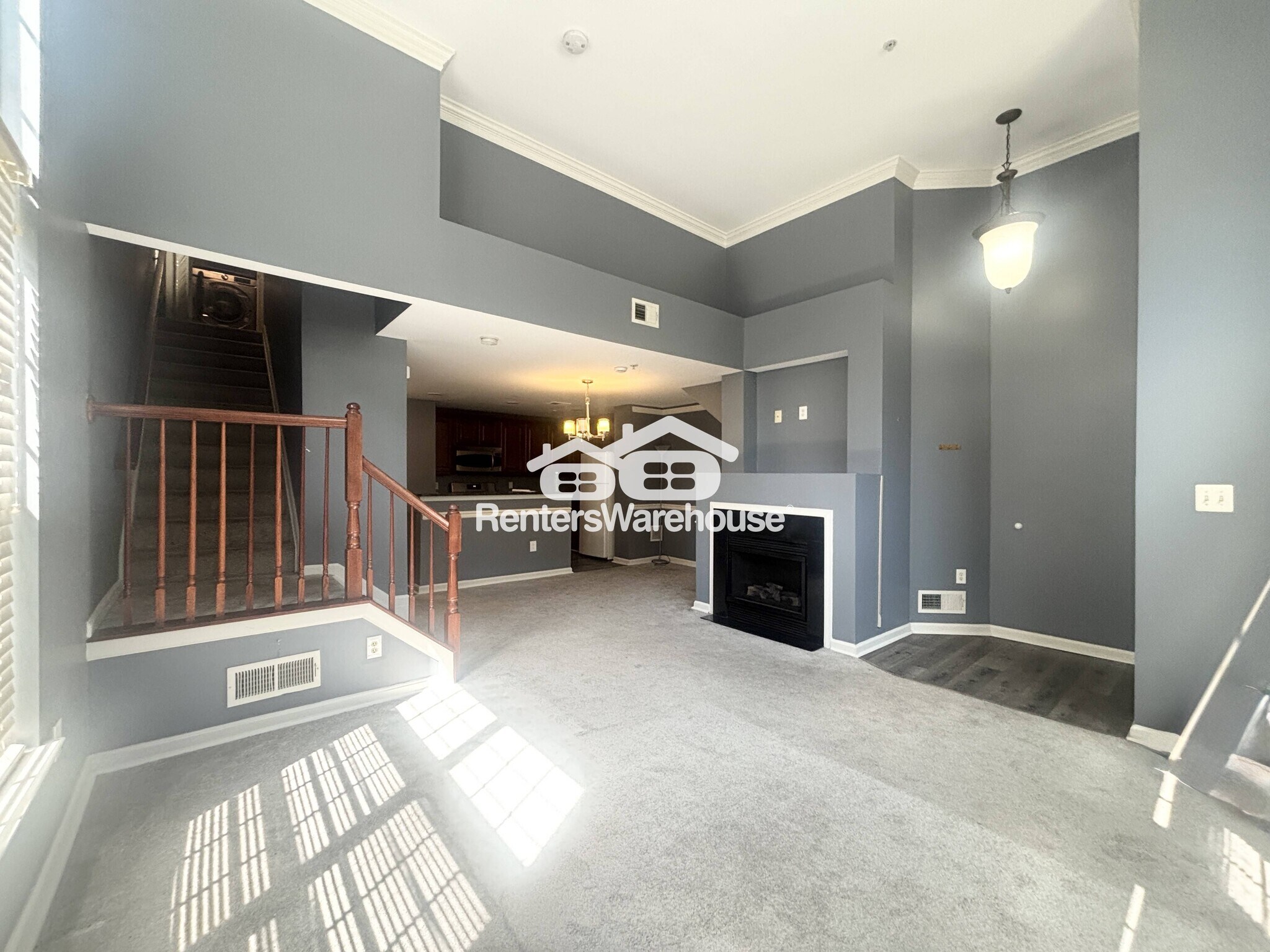 Building Photo - 923 Pine Forest Ln