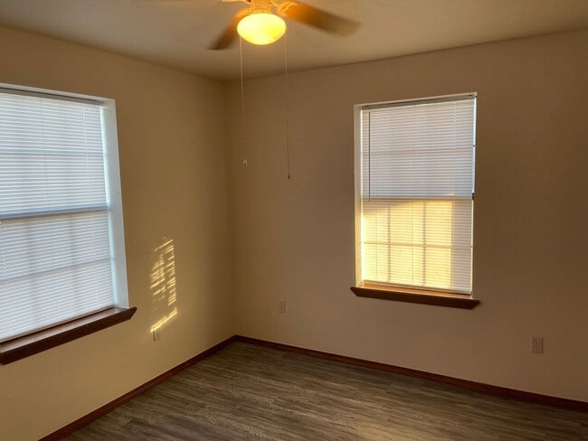 Building Photo - 3 bed 1 bath all new inside, fenced yard, Blanchard Schools!