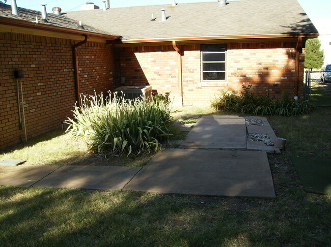 Building Photo - 237 N Murphy Rd