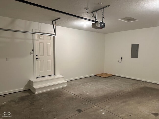 Building Photo - 103 S Nebraska St