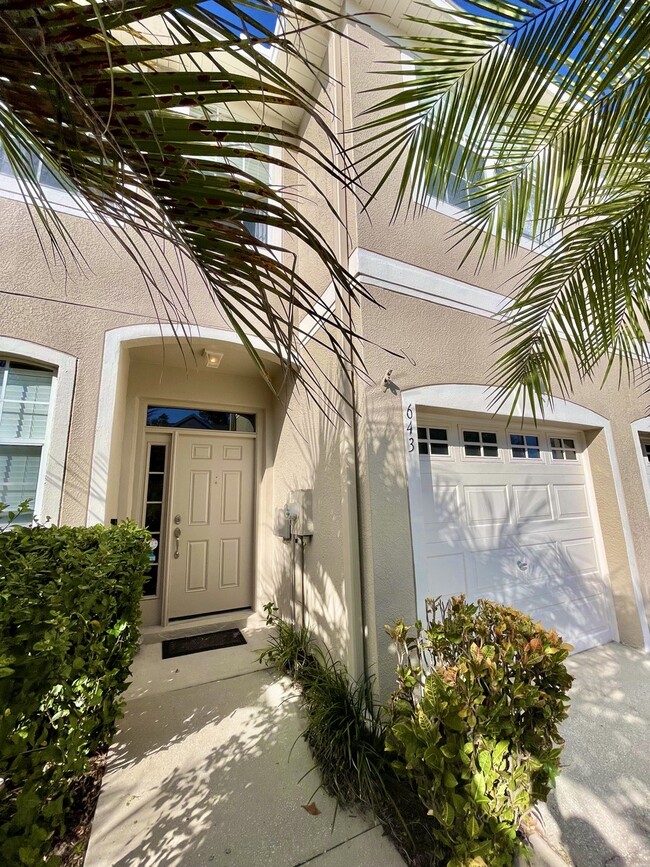 Building Photo - 643 Vallance Way NE