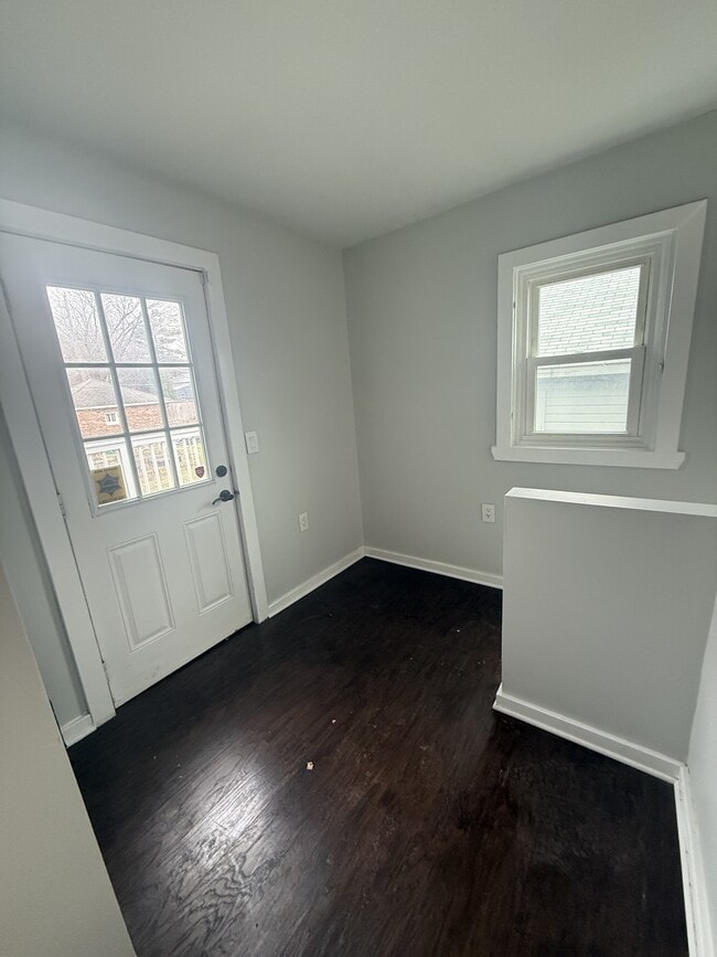 Building Photo - 221 E Bennett St