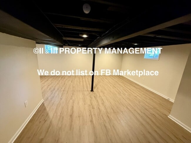 Building Photo - 8101 NE 53rd St