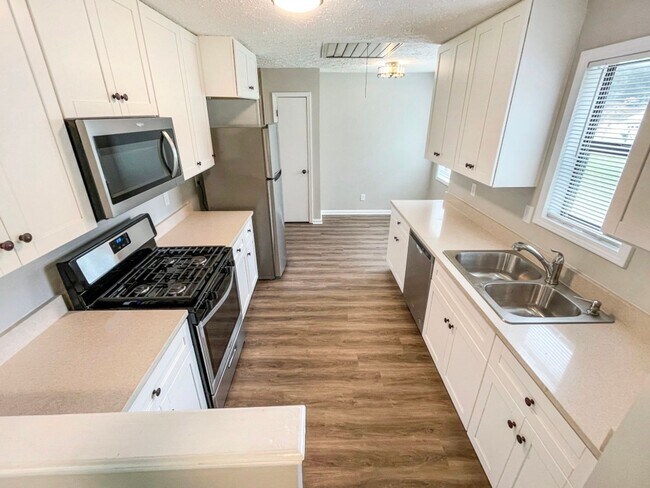 Building Photo - Powder Springs - 3BR - Fully Renovated