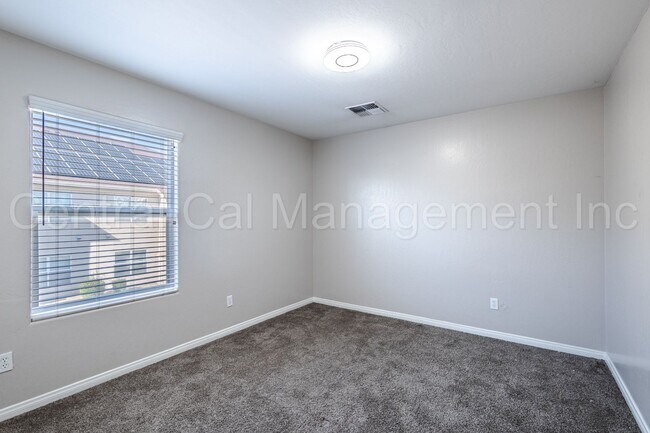 Building Photo - 3 Bedroom/2 Bath Townhome in Mill Creek - ...
