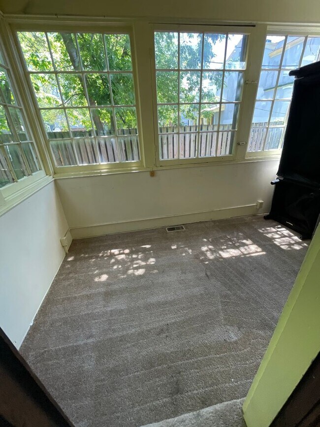 Building Photo - 410 E William St