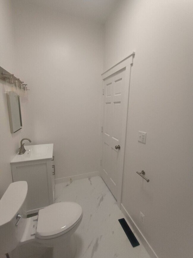 Building Photo - 2035-2037 N Buffum St