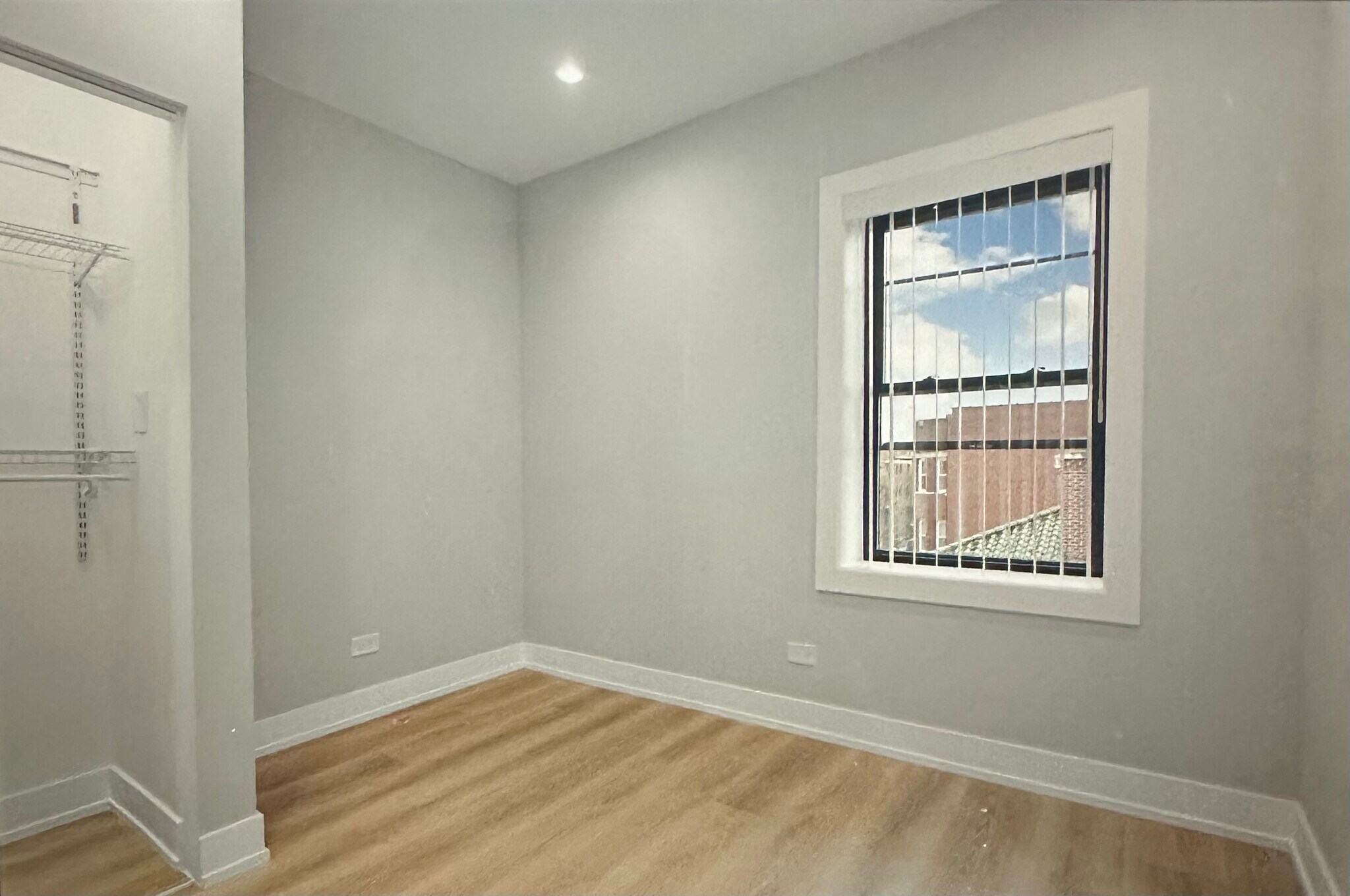 Building Photo - 1552 W Juneway Ter