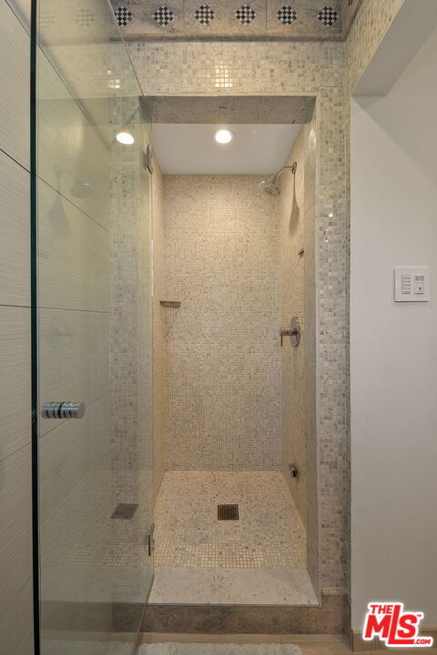 Building Photo - 1323 Club View Dr