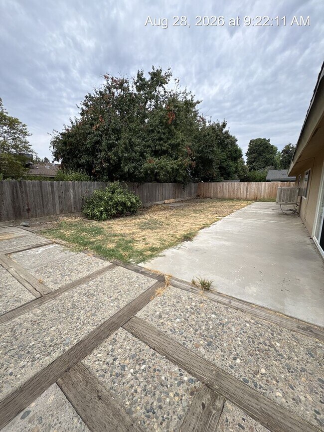 Building Photo - 1009 W Laura Ave
