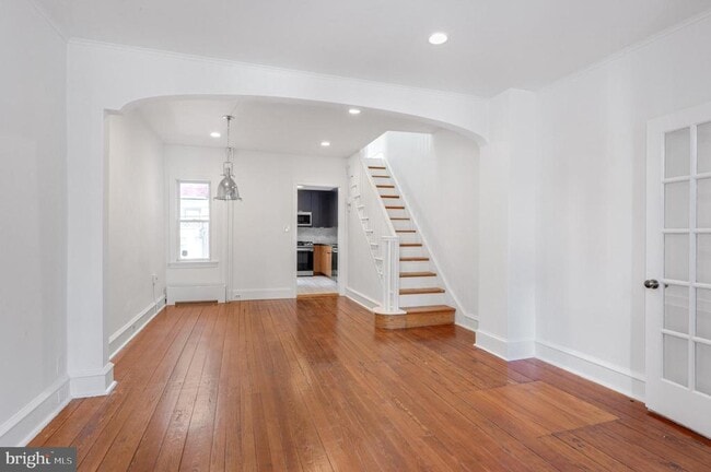 Building Photo - 821 N Bambrey St