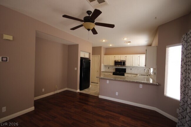 Building Photo - 947 Whispering Grove Ave