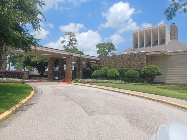 Building Photo - 12100 Melville Dr