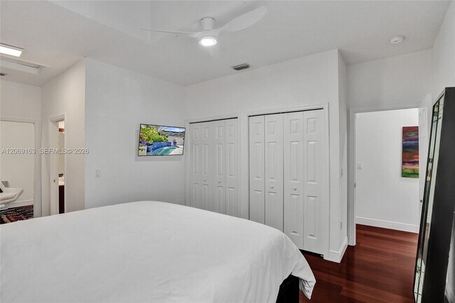 Building Photo - 644 W Palm Aire Dr
