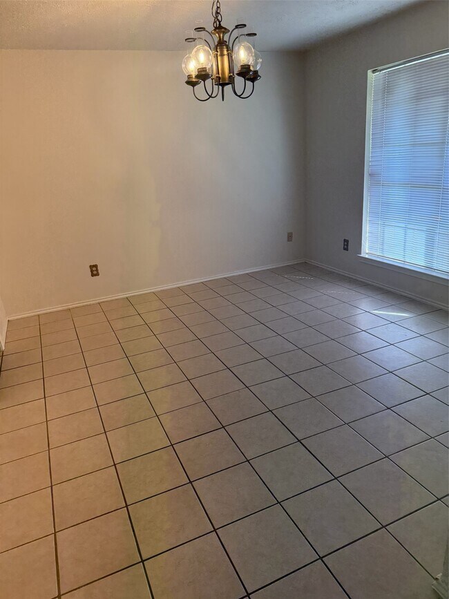 Building Photo - 18023 Garden Manor Dr