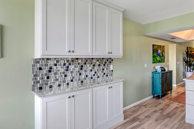 Building Photo - 16997 Waterbend Dr