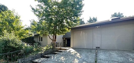 Building Photo - Charming 3-Bedroom/ 1.5 Bathroom Home! Gre...