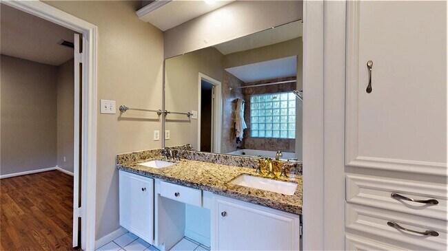 Building Photo - 727 Bunker Hill Rd