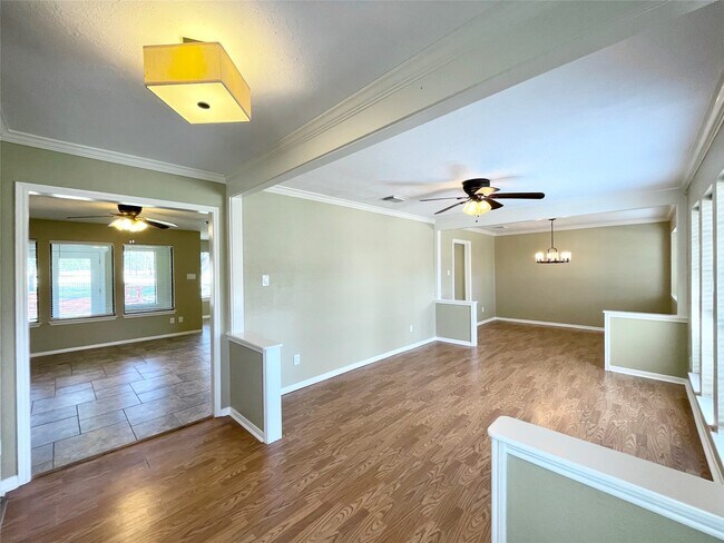 Building Photo - 15006 Elmont Dr