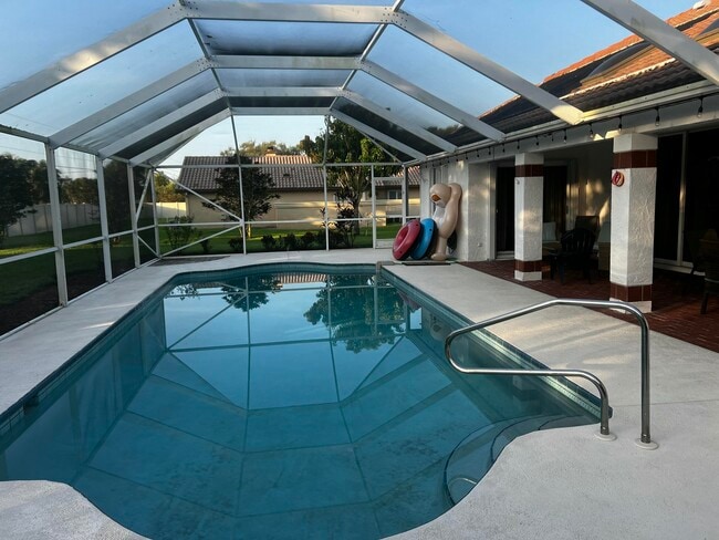 Building Photo - 2937 SE Cates Cir