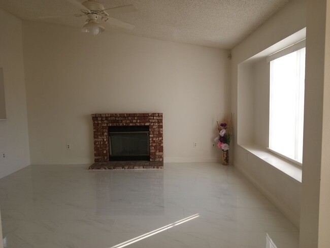 Building Photo - Stylish, Secure, and Pet-Friendly 3-Bedroo...