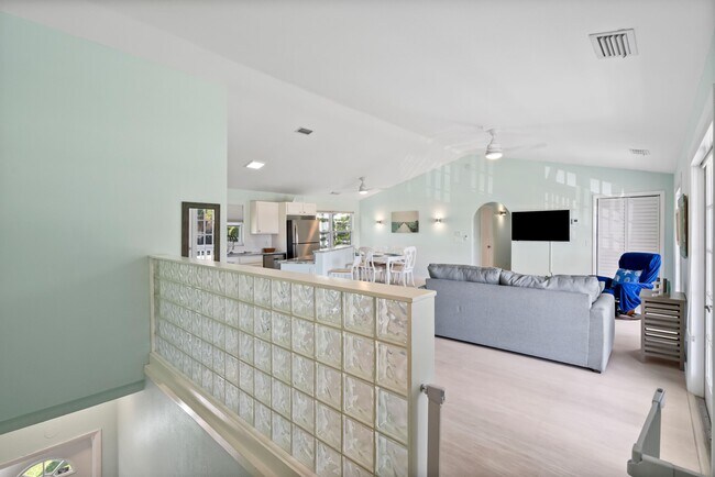 Building Photo - 670 Hernando St