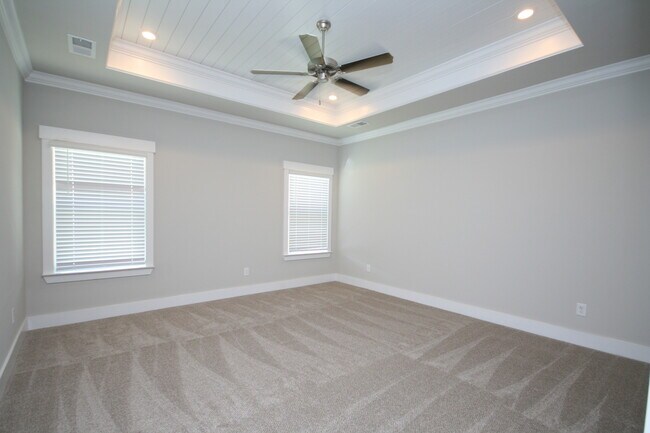 Building Photo - 707 Sluice Dr SW