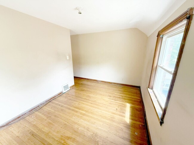 Primary Photo - 3 BED 2 BATH BEAUTIFUL SINGLE FAMILY HOME