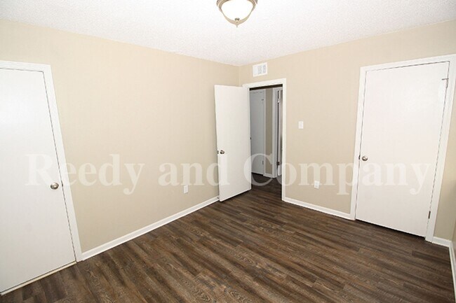 Building Photo - 3230 Sweet Springs Dr