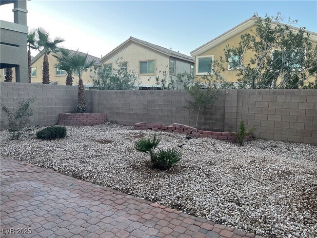 Building Photo - 397 Hidden Hole Dr