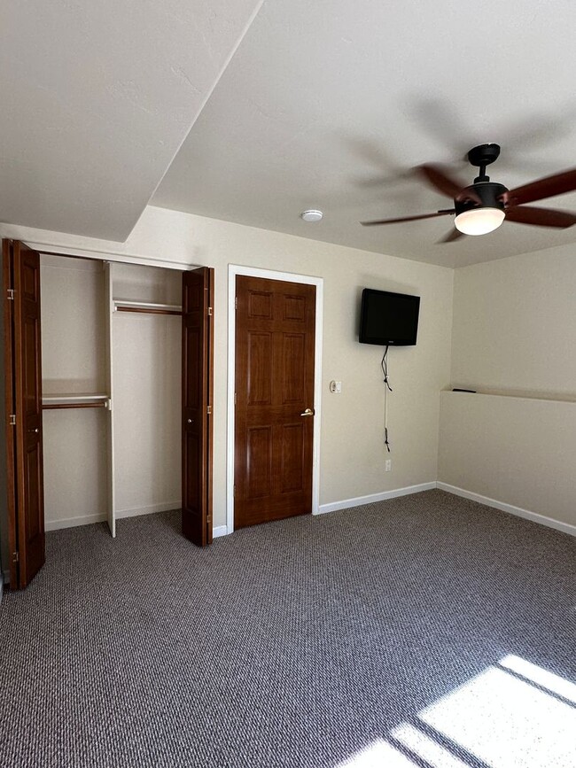 Building Photo - 1 Bedroom 1 Bathroom Lower Level Apartment